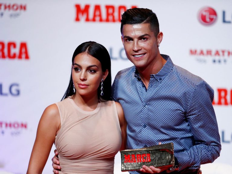 Ronaldo បានក្លាយជាមហាសេដ្ឋីបាល់ទាត់ដំបូងគេ