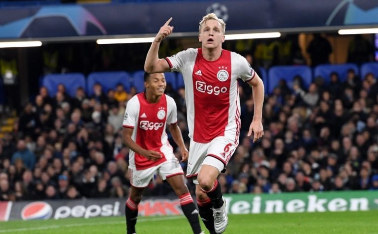Real Madrid វាយលុក MU ប្រជែង Van de Beek