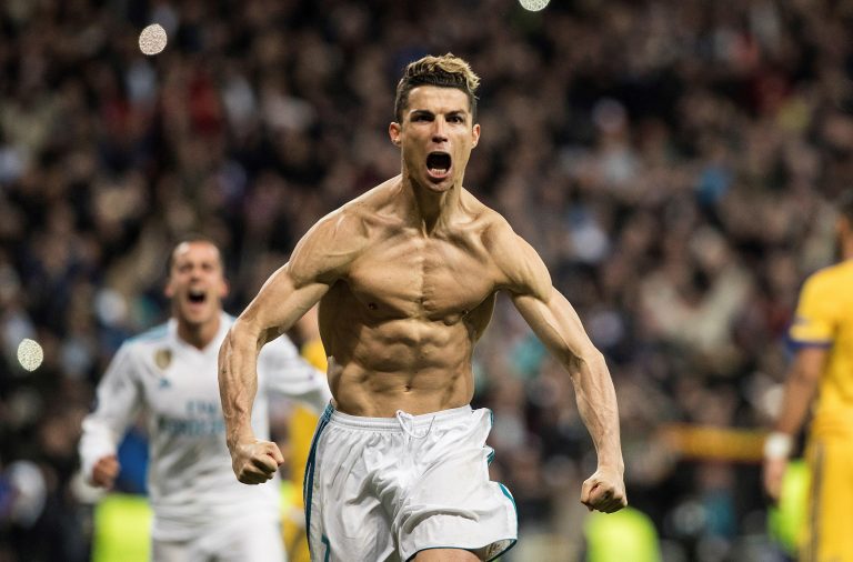 6-PACK របស់ Cristiano Ronaldo ត្រូវបានអ្នកគាំទ្រសង្ស័យកែដោយ Photoshop
